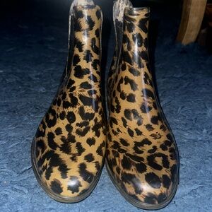 Leopard print stylish rain boots like new
